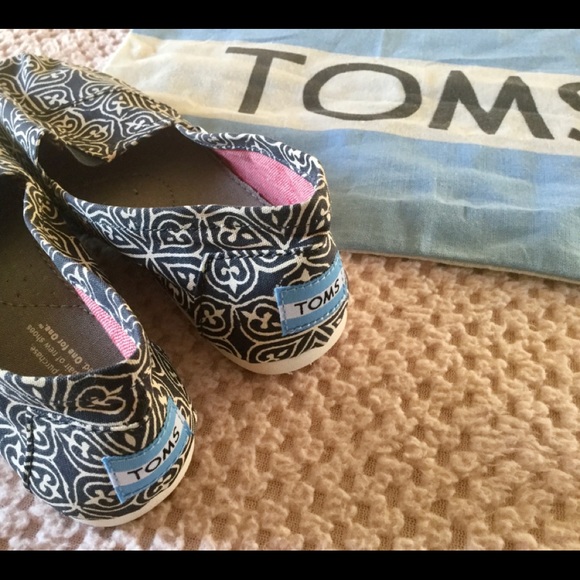TOMS swirl design navy classic women’s shoes - Picture 5 of 8